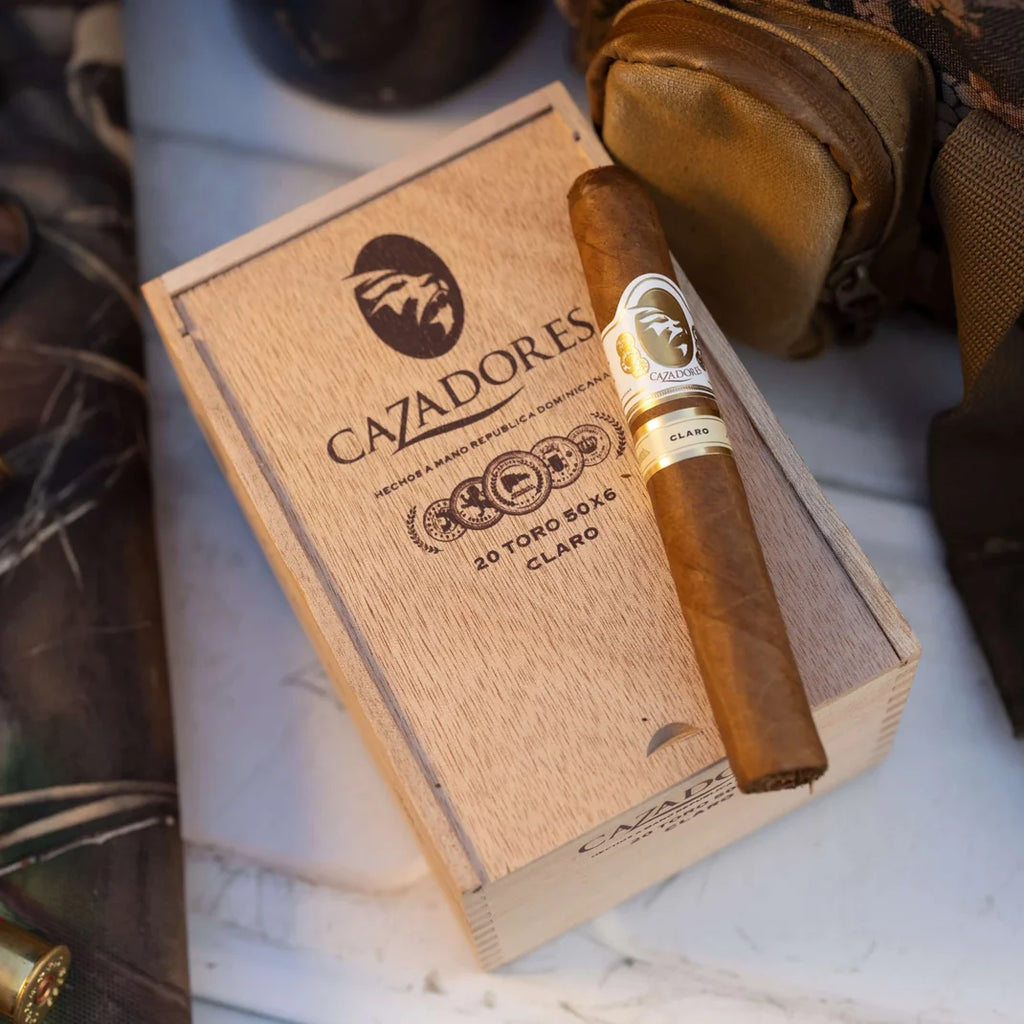 La Aurora Cazadores Claro Toro on its 20-count wooden box